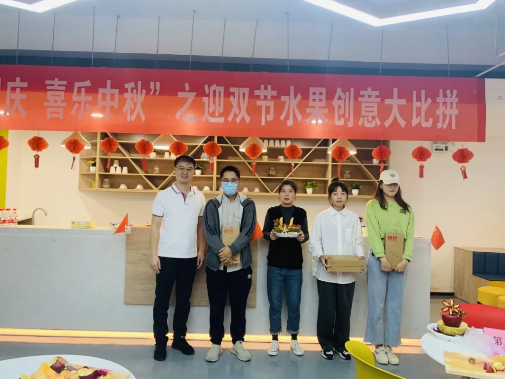 猜燈謎、拼果盤(pán)，中原工業(yè)設(shè)計(jì)城的這場(chǎng)迎國(guó)慶中秋雙節(jié)活動(dòng)氛圍濃