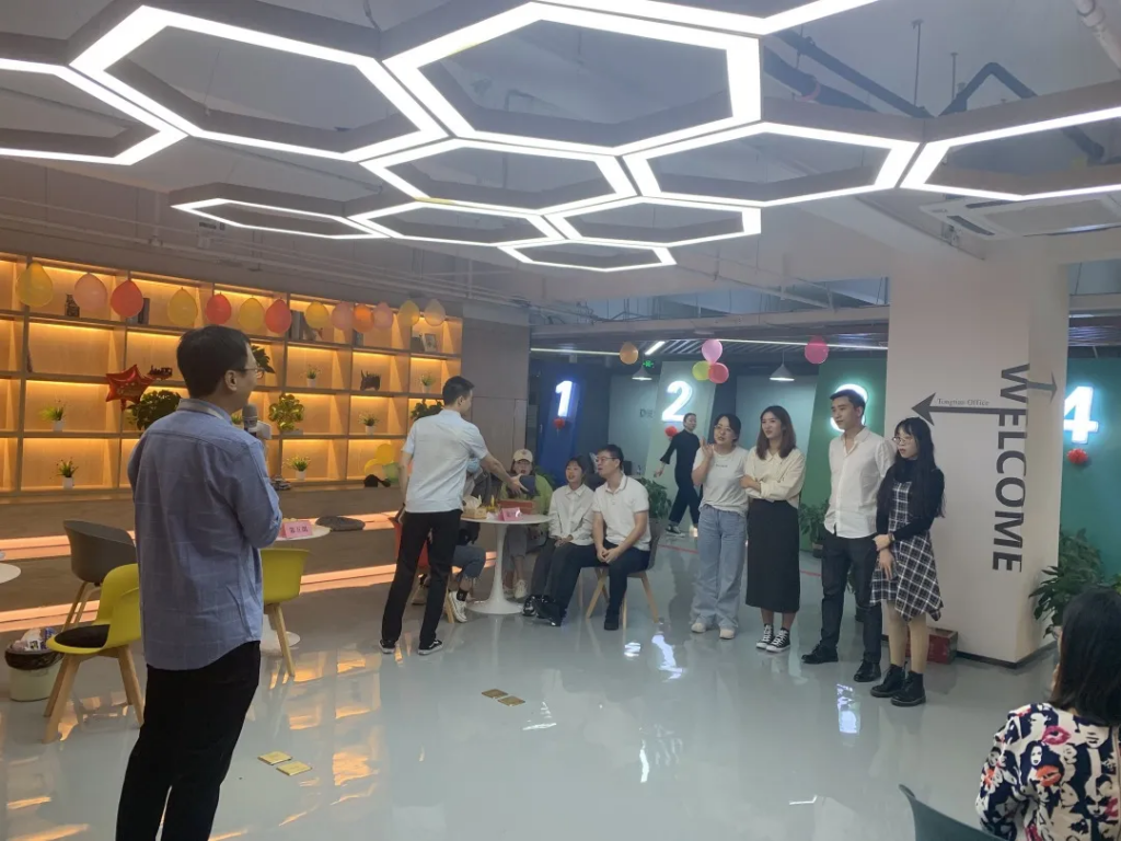 猜燈謎、拼果盤(pán)，中原工業(yè)設(shè)計(jì)城的這場(chǎng)迎國(guó)慶中秋雙節(jié)活動(dòng)氛圍濃