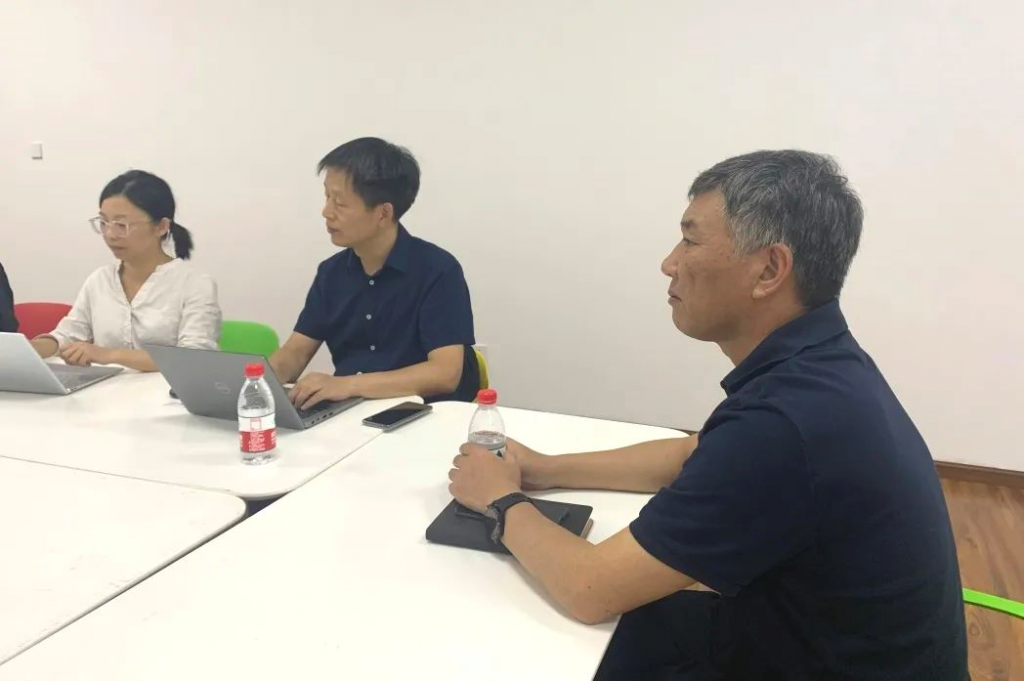 書記、院長來啦！來聽聽他們在電商直播基地的暢談