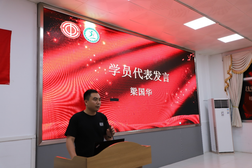 北滘鎮(zhèn)總工會(huì)工匠學(xué)院揭牌及首期工業(yè)機(jī)器人培訓(xùn)班正式開班！