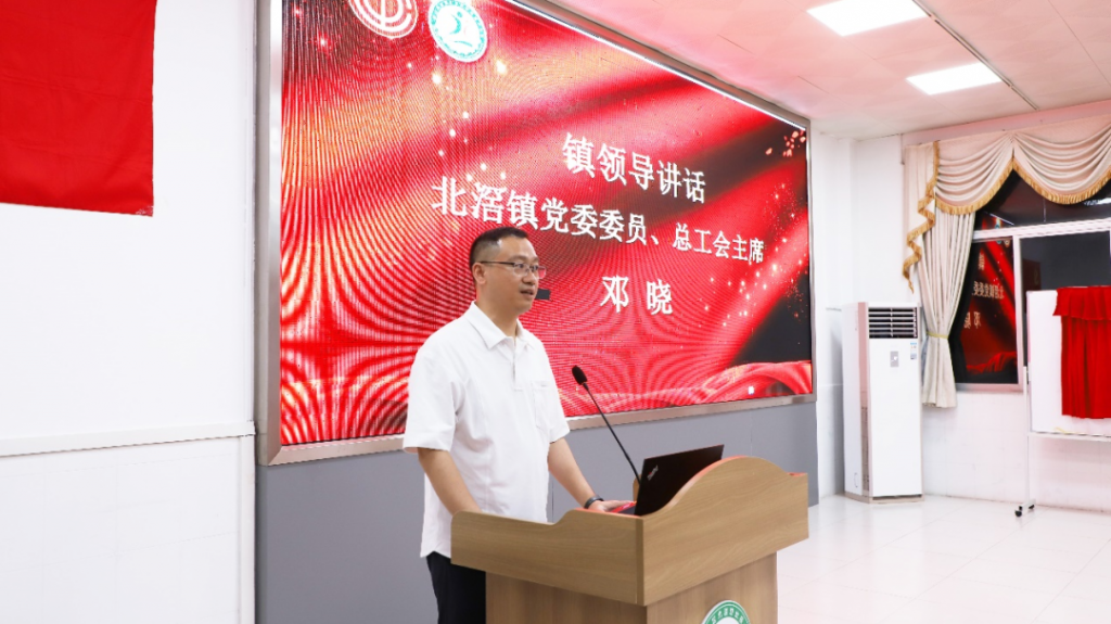 北滘鎮(zhèn)總工會(huì)工匠學(xué)院揭牌及首期工業(yè)機(jī)器人培訓(xùn)班正式開班！