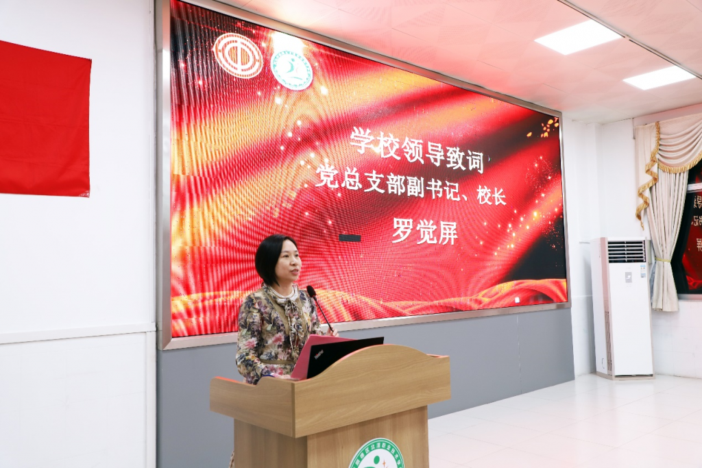 北滘鎮(zhèn)總工會(huì)工匠學(xué)院揭牌及首期工業(yè)機(jī)器人培訓(xùn)班正式開班！